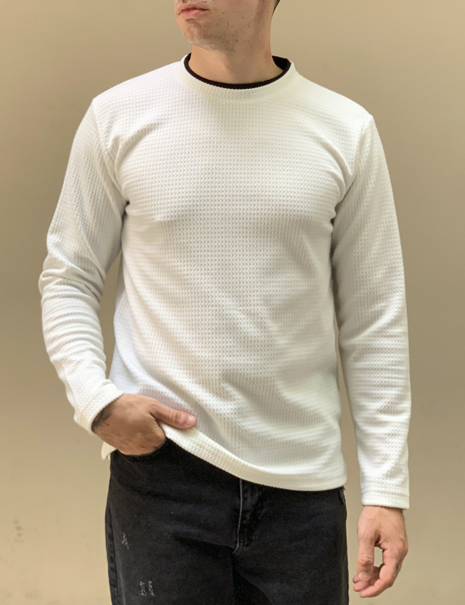 Ανδρική λευκή μακρυμάνικη μπλούζα με ανάγλυφο σχέδιο MAJE100 MAJE100